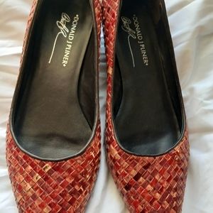 Donald Pliner woven, pointy flats, size 9 - red snakeskin
